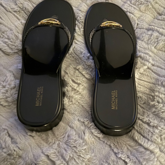 Michael Kors Hannah Jelly T-Strap Sandals Size 10, color black New. - Picture 3 of 4